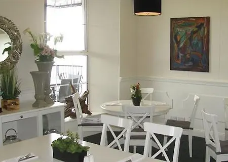 Walter Raleigh Hotel