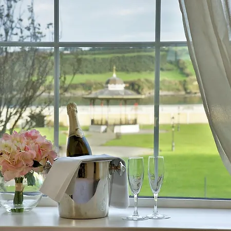 Walter Raleigh Hotel